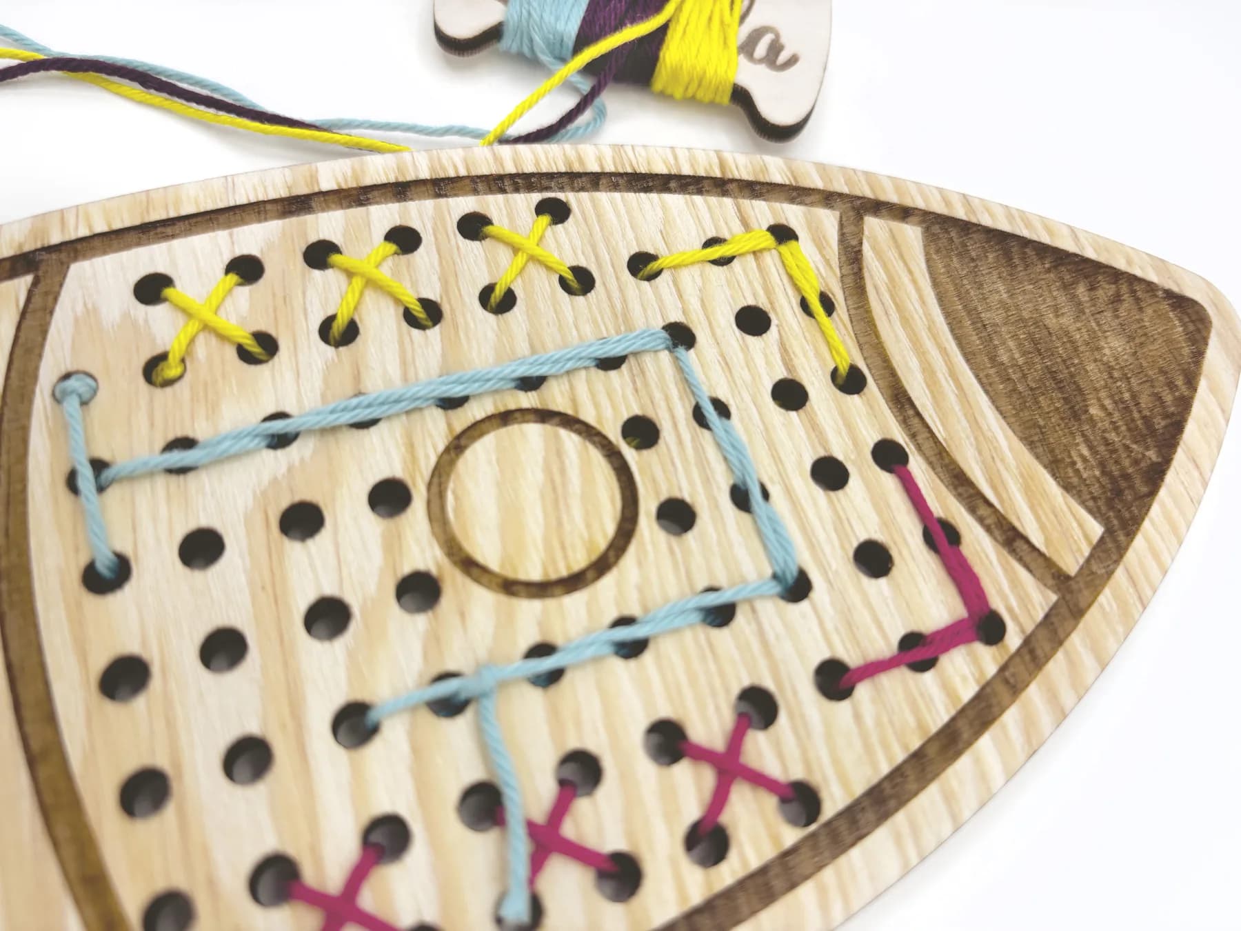 Fűzős fatábla – MiniDots – Rakéta